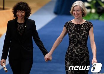 노벨 화학상에 ‘유전자 가위’ 女과학자 2인…”현택환, 다음 기회에”