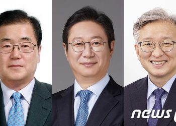 文, 바이든 출범 맞춰 평화프로세스 재시동…’친문’으로 정권안정