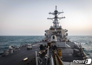 美 7함대 “존 매케인함, 남중국해서 작전”…사진 공개