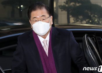 외교부 정의용호 출범…한미동맹·대북·대일 ‘난제’ 산적