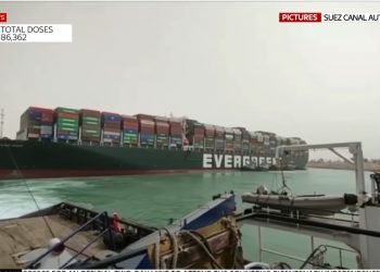 CNBC “수에즈 운하 뚫렸지만 물류대란 한 달 이상 지속된다”