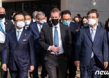 서훈 “한미일, 북미협상 조기 재개 노력하기로”