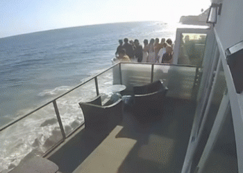 6인 숙소에 30명…일몰 파티 즐기다 발코니 붕괴로 갯바위 추락