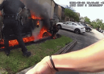 [영상]화재 현장 뛰어든 미국 경찰