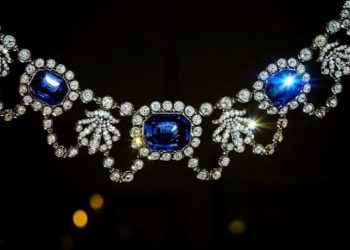 나폴레옹 딸 다이아 목걸이 경매가 18억