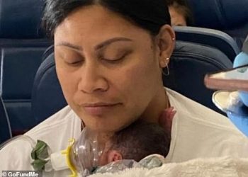 비행기에서 출산한 여성…”내가 임신한 사실 몰랐다”