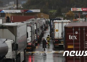 요소수 대란 산업계 전반으로…”재고는 한달치뿐”