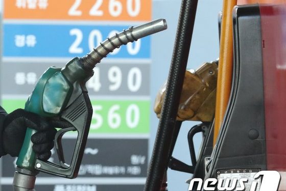 ‘유가 100달러 돌파’ 韓 경제에 경고음…물가·성장률 위험