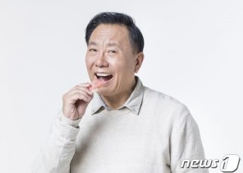 유디치과 “틀니사용자라면 ‘3·3·7 법칙’ 꼭 기억하세요”