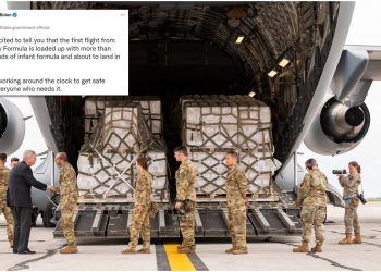 공군이 수송한 아기 분유 7만8천 파운드 미국 도착