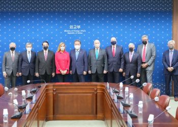 박진, 美워싱턴타임스 대표단에 “한미동맹 발전 도와달라”