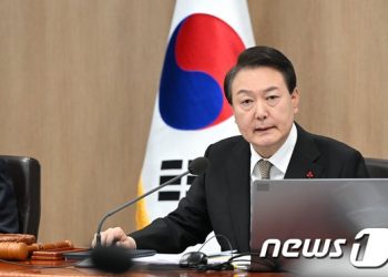 北 무인기·시민단체 보조금까지…잇달아 文 겨눈 尹정부