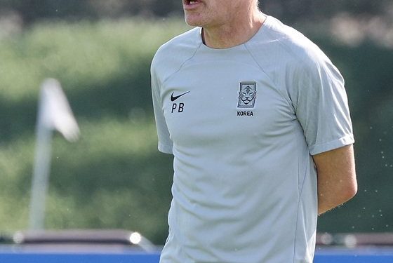 폴란드, 사령탑 교체 확정…’후임 후보’ 벤투 감독에 제안할까