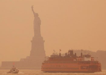캐나다 산불 연기, 美 뉴욕 이어 워싱턴도 덮쳐…’코드 레드’ 발령
