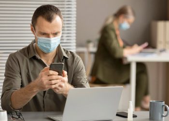 “美, 코로나19 감염자 ‘5일 격리’ 권고안 철회 예정”