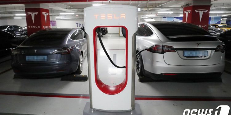 미국서 전기차 신차가 급락, 내연 자동차와 비슷해져…왜?