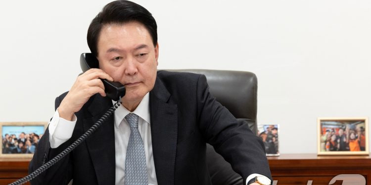 윤 대통령, 트럼프에 축하 메시지 “긴밀한 협력 기대”