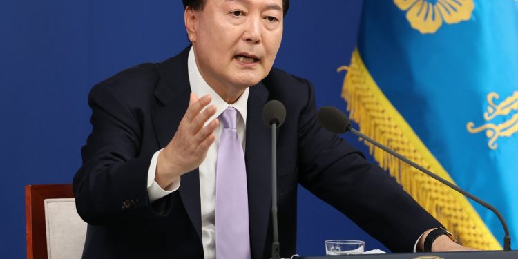 친한 “윤 회견, 참담” 친윤 “진솔·소탈” 딴세상 논평…한동훈 ‘침묵’