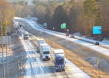 오펠라이카 I-85 도로에 묶였던 트럭들 다시 원활해져