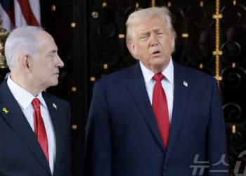 이란에 경고한 트럼프 “미사일·핵 다시 만들면 철저 응징”