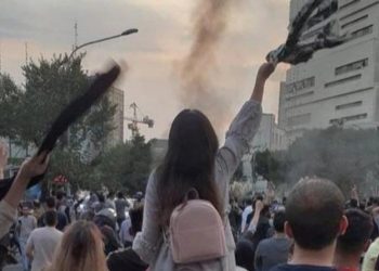 이란 정권 흔들리나…군사력 소진에 진압 한계