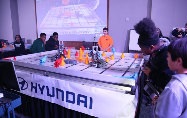 현대차 공장서 로봇 대결…앨라배마 학생 350명 열띤 승부