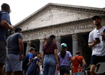 미국 방문 외국인 관광객 지난해 6% 감소…반이민 정책 우려 영향