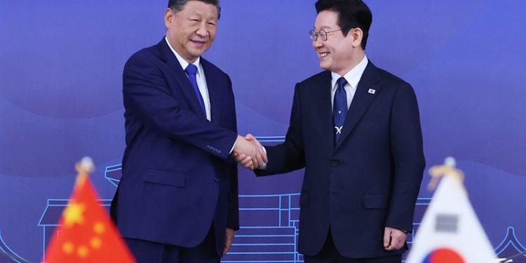 李대통령, 시진핑과 두 달 만에 정상회담…한중 관계 복원 신호탄 되나