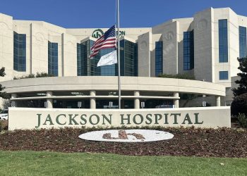 파산 직전 병원에 1,500만 달러 수혈