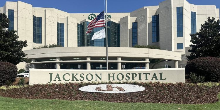 파산 직전 병원에 1,500만 달러 수혈