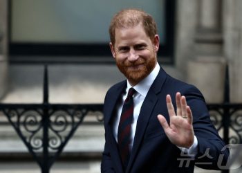 해리 왕자 법정서 눈물…“언론 탐욕이 아내 삶 무너뜨려”