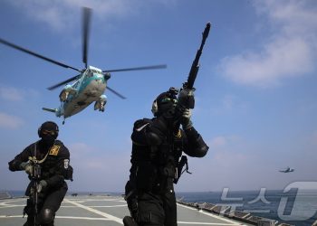 미 국방 “준비 끝” 경고에 이란 맞불…호르무즈 해협 긴장 최고조