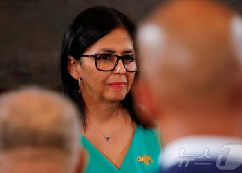 베네수엘라 임시대통령 “우리는 우리가 운영”… 마두로 석방 시위 확산