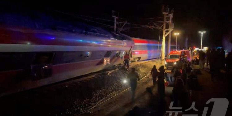 스페인 고속열차 정면충돌 사망자 40명으로 증가…추가 사망 가능성