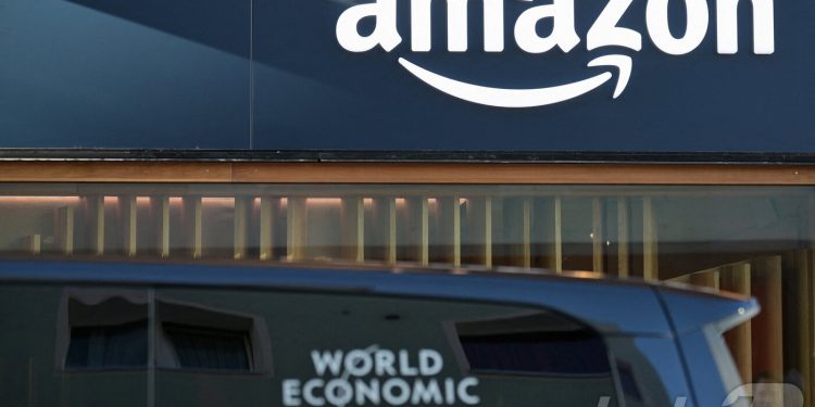 아마존 CEO “선구매 재고 소진…트럼프 관세, 가격에 반영되기 시작”