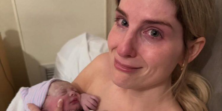 출산 연출 논란 메건 트레이너…대리모 밝혀졌는데 ‘눈물 셀카’ 역풍