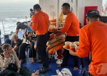 한밤중 여객선 참사…필리핀 남부서 359명 탄 페리 침몰