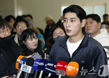 이정후, LA공항서 갑자기 구금…입국 해프닝에 팬들 깜짝