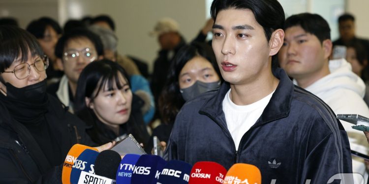 이정후, LA공항서 갑자기 구금…입국 해프닝에 팬들 깜짝