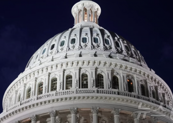 공화당 17명 이탈…오바마케어 연장 하원 통과