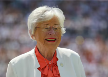 아이비 주지사, 마지막 국정연설서 교사·공무원 임금 인상 요청