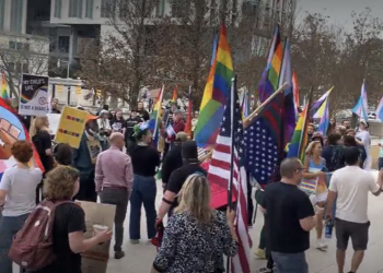 “학교서 무지개도 금지?” 앨라배마 ‘돈트 세이 게이’ 법안 재점화