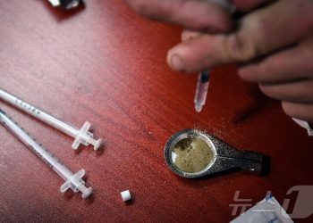 아버지가 약 먹였다…5세 아들 집단 성폭행, 프랑스 사회 충격