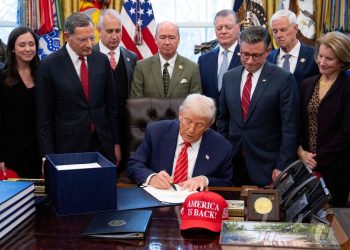 미국 ‘셧다운’ 나흘 만에 종료…예산안 서명으로 연방정부 정상화