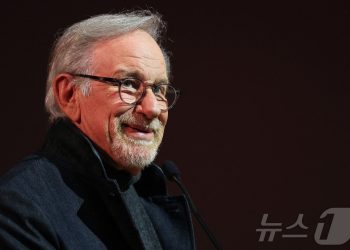 스필버그, 그래미까지 품었다…영화계 살아있는 전설 ‘EGOT 클럽’ 입성