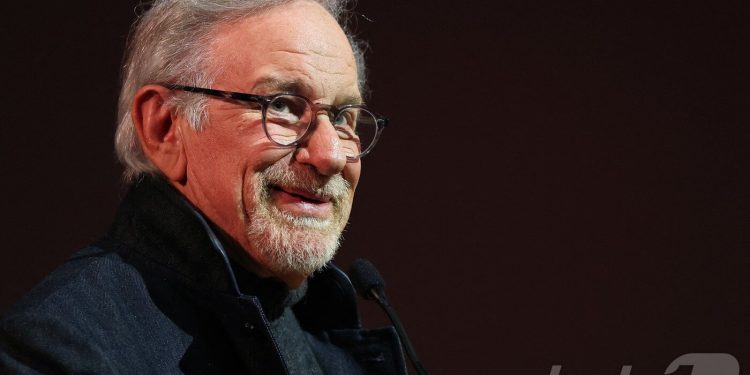 스필버그, 그래미까지 품었다…영화계 살아있는 전설 ‘EGOT 클럽’ 입성