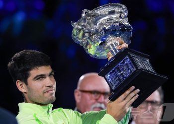 알카라스, 조코비치 넘었다…22세에 테니스 역사 새로 쓴 호주오픈