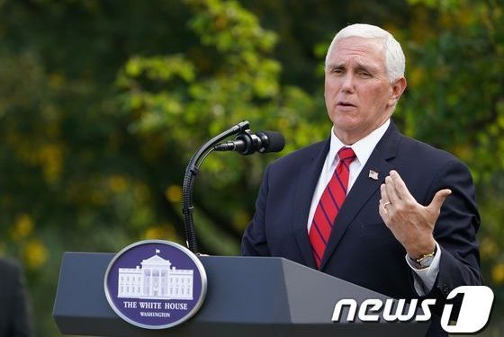 펜스 “코로나 백신 올 연말 확보”…대선 전 확보 계획 차질