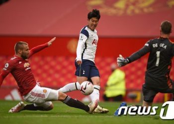 ‘2골 1도움’ 손흥민, 맨유전 평점 10점…”새로운 고지로 향하는 중”