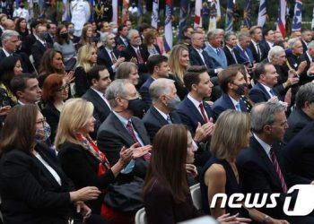 미 연방대법관 지명행사 관련 확진자 11명으로 늘어